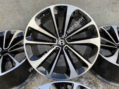 Оригинальные диски R21 на Bentley Bentayga